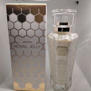 6.7 Oz JAFRA Royal Jelly Luxury Body Lotion - Gold and Cream